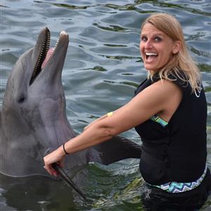 Cari Fulbright swimming with dolphin